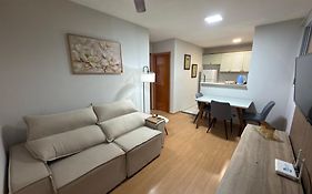 Apartamento 2 quartos, 1 vaga e mercadinho 24hrs, próximo a Av Fernando Corrêa
